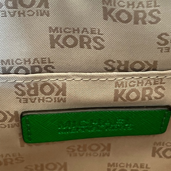 MICHAEL KORS - Vibrant Green Tote - Picture 4 of 16